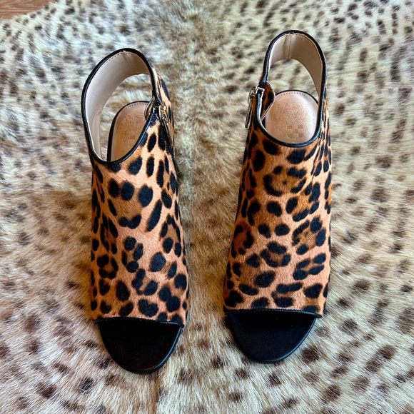 Super cute Vince Camuto heels leopard print real fur size 7 - Picture 1 of 6